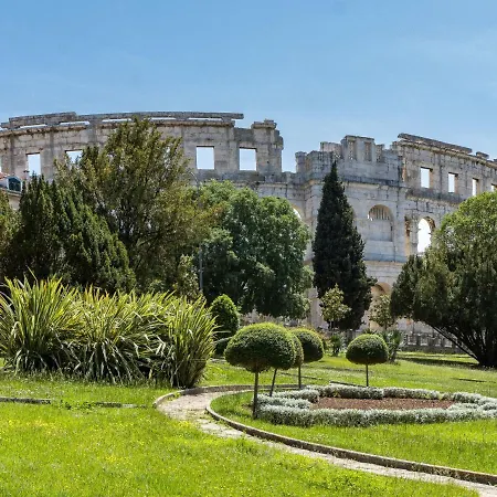 Sonja By Interhome Pula